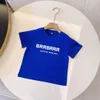 Designer tees barn mode t-shirts pojkar flickor sommar caual brev tryckt toppar baby barn t skjortor stiliga trendiga tshirts