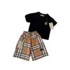 maglietta per bambini vestiti per bambini set per bambini ragazzi designer set 1-15 anni ragazza ragazzo maglietta di lusso pantaloncini estivi Manica con lettere tag Classico nero bianco A12