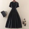 Partykleider Lässige Farbe Einfaches Pendler-Rundhals-Temperament-Festkleid 2024 Sommer Kurzarm-Taille und großer Swing-Rock