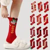 Kadın Çoraplar 3 Ejderha Yılını Çift Pamuk Çorap Unisex Kırmızı El Eşleme Manyetik Ellerde Uzun E6Z6