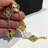 Бренд очаг мода Light Luxury и высококлассная ручной работы v Gold Edition Fantasy Four Leaf Grass Bracelet Laser Женщина