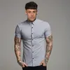 Mode d'été Slim Fit bouton chemises à manches courtes hommes vêtements de sport décontractés robe chemise mâle Hipster dessus de chemise Fitness vêtements 240320