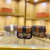 Tienda Venta al por mayor Bolsos de hombro de diseñador Clásico Floral oscuro Bolsos cuadrados pequeños de alta calidad Tendencia Bolsos cruzados de un solo hombro Bolsos delicados para las axilas