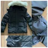 2024 Winter Men Kurtki Real Coyote Fur Projektant Homme Puffer Outdoor Windbreaker Jassen Owezyjna odzież z kapturem Fourrure Manteau Down Purt Hiver Parka