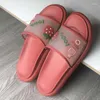 Slippers Comfortabele Transparante Sandalen Vrouw Zomer 2024 Indoor Huis Slipper Vrouwelijke Platte Strand Thuis Leuke Mode Elegant