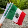 Accessoires xvggdg 14 * 21 cm Drapeaux ondulés à la main du Mexique 100 pièces/sac avec tige en plastique Bannière du Mexique