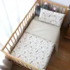 3 datorer Baby Crib Bedbling Set Cotton Bed Linens Boy Girl Cot Kit Inkludera Pillowcase Sheet Däcke Täck Barn Rumdekoration 240313