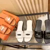 Designers fivela chinelos casuais verão sandálias de praia dedo do pé aberto sapato feminino qualidade superior sandália grande fundo plano chinelo