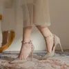 Rivet wysokie obcasy w stylu stiletto Temperament 100 pasująca spódnica seksowna spiczaste sandały w klamrze jednej linii 240322