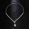 Conjunto de dos piezas de collar y aretes de borlas de diamantes para mujeres con temperamento de lujo ligero, nicho y cadena de clavícula versátil, joyería de novia de moda