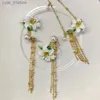 Collar de aretes Juegos de joyería de lirio elegante para mujeres Collar de perlas de flores blancas Collar de perlas Pendientes de borde de borde de lubricante L240323