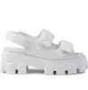 2024 Yaz Yürüyüşü Elbise Lüks Kapitone Deri Kadın Sandalet Ayakkabıları Nappa Beyaz Siyah Fırça Deri Konfor Yürüyüş Platformu Sole Lady Daily Shoewear Sandalias
