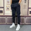 メンズジーンズの韓国ストリートウェアボーイフレンドスタイリッシュなデザイナーカジュアルルーズエラスティックウエストデニムプリントの豪華なバギーパンツを持つ男性用