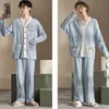 2024 Nueva primavera otoño pareja pijamas sueltos casual ropa de hogar hombres y mujeres con cuello en v ropa de dormir conjunto azul color sólido pijamas impresos 68LX #