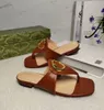 2024 Zapatillas planas para mujer 100% nuevo estilo chanclas sandalias cuadradas planas Moda todo lindo zapatos con clip Playa G letra marca diseño zapatillas de alta calidad