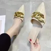 Chinelos Primavera Mulheres Mulas Sapatos Pontiagudos Dedo Baixo Salto Verão Corrente de Metal Sandálias Femininas Mulher Fechada Casual