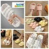 Slippers Homes Chaussures gai glissades de chambre douches chambre plates chaudes salon le confort doux porte coton slipper ventilate womans hommes noirs rose blanc