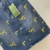 Designer rok Damesjurk merkrokken mode-logo Zomervrouw denimjurken met hoge taille dames reizen Gele bloem borduurdecoratie 26 maart