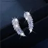 Mankiet uszy mankiet uszy 1 para wspaniałych kolczyków z piór rękawa wspinacza luksusowe kryształowe diamentowe kolczyki ślubne Y240326