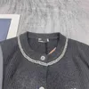 Malhas femininas camisetas designer primavera/verão novo produto estilo elegante lã macia espumante diamantes simples cinza malha cardigan yd49