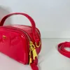 24SS Patent Leather Handbag Camera Bag Axelväskor Kvinnor Miui Bag Designer Bag Fashion Mini Påsar Dubbel Zipper Design Makeup Bag With Box
