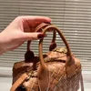 Sac tissé de luxe Designer Cuir véritable Cuir d'usine Cuir de loisirs avec plusieurs couleurs disponibles Le sac à bandoulière et le sac à main sont petits et mignons avec une taille de 13 cm