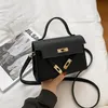 En iyi kadın tasarımcılar klasik flip mandal moda kadın çantası trend çizgisi kabartmalı kadın omuz çantası trend crossbody çanta