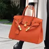 BK Leature Leather Luxury Luxury Cowhide Handbag 2024 Lychee Gark One One Houtter Fashion Trend Messenger Women's Logo Logo Original