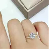 バンドリングHuitan Luxury Womens Wedding Ring Sparking Cubic Zirconia Gold Colorはカップルに推奨されますファッションジュエリーエンゲージメントリングJ240326
