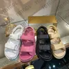 Dames sandalen van kalfsleer Designer Slides Platform Flats Leren strandschoenen Instappers enkelbandje met doos 542