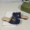 Infradito in pelle Flats Slide Scarpe casual Designer Classic Fashion Nuovi sandali da donna Pantofole elemento Sandali estivi Tendenza moda Pantofole fantasia
