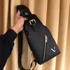 Luxury Designer väska män midjeväska handväska för män canvsl sele axelväska mobiltelefonpåse mini crossbody bröstsäckar sportig utomhusväska mens plånbok