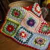 Coperte Coperta fatta a mano all'uncinetto di Granny Square, agganciata a mano, cuscino colorato per divano, in feltro, stile pastorale, regalo per la casa