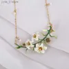 Boucles d'oreilles Collier Élégant Lily Ensembles de Bijoux Pour Femmes Simple Charme Fleur Blanche Perle Pendentif Collier Gland Boucles D'oreilles Bracelets Bon Cadeau L240323