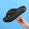 Tofflor strand sommarmän 2024 massage sandaler bekväma casual skor mode flip flops säljer