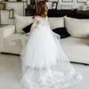 2024 Långärmad flickor Bröllopsklänning Lace Flower Girl Princess Party Tulle Ball Gown Junior Bridesmaid 240320