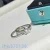 Luksusowe pierścienie miłosne imitacja Diamond Ring Designer Pierścienie Para Rozmiar 6-7-8 Wysokiej klasy elegancki błyszczący pierścień z pełnym Diamentowym Złotym Pierścieniem na parę obrączkę.