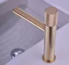 Banyo Lavabo muslukları Tek Tickled Sapa Bir Delik Soğuk Washbasin Havzası Döner Knurling Düğmesi Tasarımı Güverte Montajlı Su Karıştırıcısı Musluk