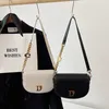 14% OFF Bolsa de grife 2024 Bolsas de alta qualidade para mulheres na sela primavera / verão com nicho da moda semicircular de ombro único crossbody para mulheres