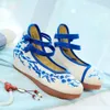 Veowalk chinesische Stil Frauen Leinwand versteckte Plattform Schuhe Pflaumen Blume gestickt Vintage Ladies Casual Knöchelgurt 240307