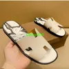 MENS LZMIR SANDALS LÄDER SLIPPERS Summer SOLE APRICOT Color Highend Slippers för män som bär europeiska Highend Trendy Brand Sandals Fo har logotyp HBCC