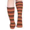 Женские носки, крутые чулки с принтом в стиле ретро 70-х годов, коричневые, оранжевые, с узором в полоску, зимние, нескользящие, женские, уличного качества