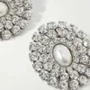 耳のカフ耳カフエレガントパールインレイドラウンドイヤクリップイヤリングUnperforated Jewelry 2024 Wedding Statement Rhinestone Womens Ear Clip Y240324