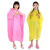 معاطف المطر 1 PC RAINCHO PONCHO غير قابلة للتسافر معطف سفر معطف في الهواء الطلق ملحقات المشي لمسافات طويلة الطفل معطف المطر الأطفال.