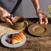 Tazze Piattini Tazza da caffè e piattino in ceramica retrò in stile giapponese Set Tazza da tè pomeridiana creativa con vassoio Acqua del forno personalizzata