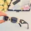 Designer Sonnenbrille für Frauen klassische Brille Goggle Outdoor Beach Sonnenbrille Optionale dreieckige charakteristische orangefarbene Sonnenbrille für Männer
