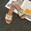 مصمم صندل مسطح من النعال الفاخرة للسيدات المطرز الصندل أزياء Flip Flip Flop Slipper for Women Summer Beach Slide Slide Low -heel Shoes