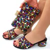 Zapatos de vestir Conjunto de zapatos y bolsos de mujer a juego de color azul decorado con bolso africano de diamantes de imitación para fiesta en Italia