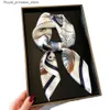 Lenços design de luxo impresso lenço quadrado de seda feminino macio cetim colar de crina escritório headscarf headband fundadores saco fita presente q240326