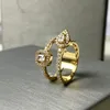Lyxbandringar koppar med 18k guldpläterad rörelse märkesdesigner dubbel oval zirkon charmlager bred ihålig ring för kvinnor smyckesfest gåva